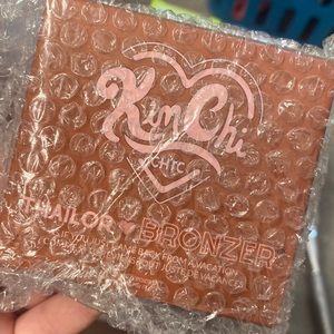 Kim Chi Chic Thailor Bronzer in “I went to Miami”